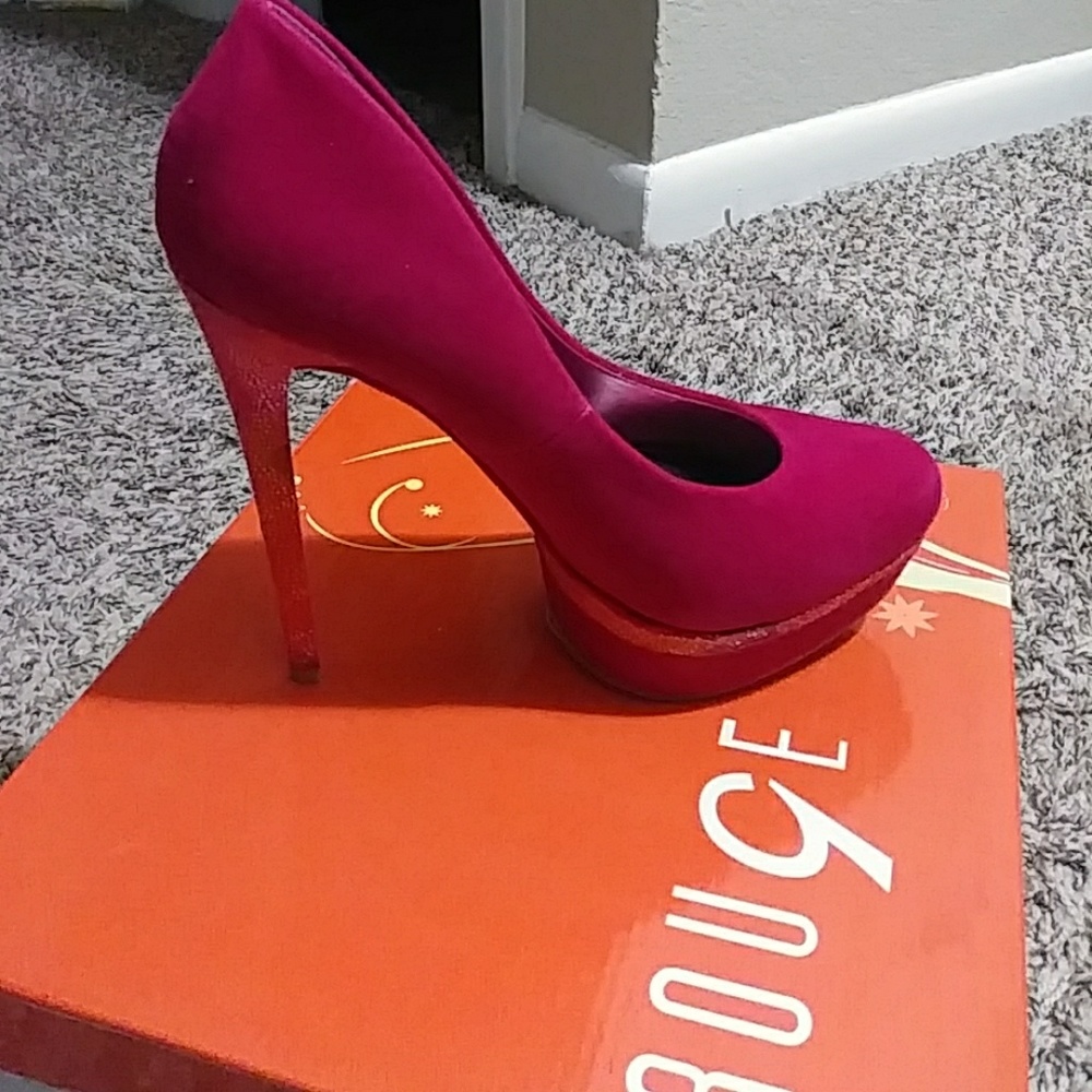 Shoes - Picture 2 of 4